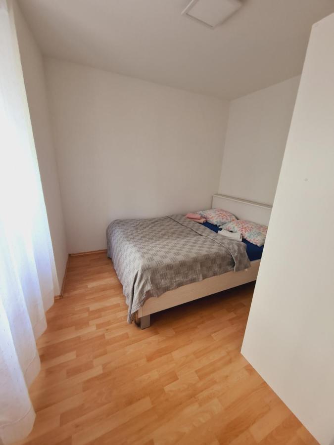 Apartmani Luka 茨里克韦尼察 外观 照片