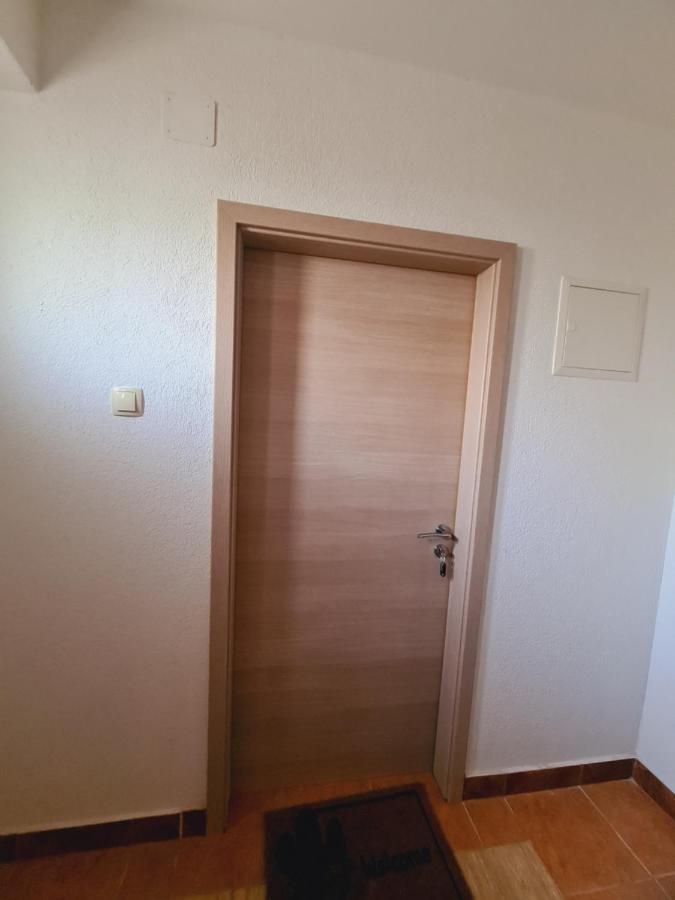 Apartmani Luka 茨里克韦尼察 外观 照片